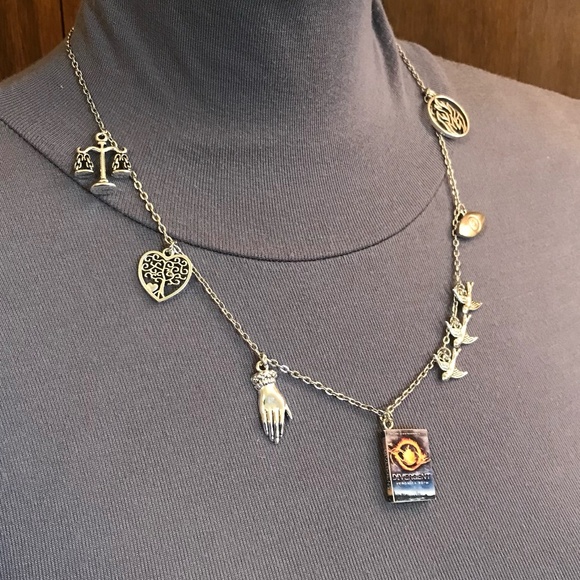 Divergent by Veronica Roth Handmade Literature Necklace, Book Cover, 3 Birds - Picture 10 of 16